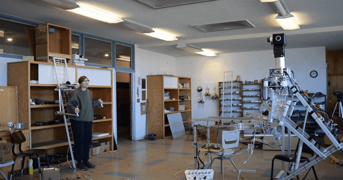 Claude piirsi humanoidirobotin yössä – 1,4 miljoonaa tokenia