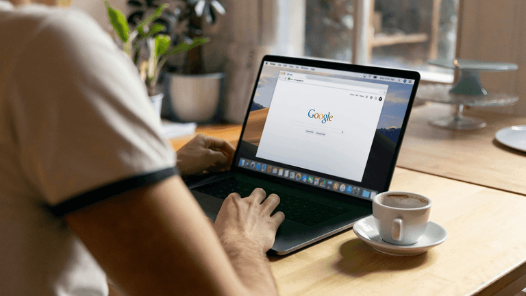 Perplexity: mikä se on ja miten tekoälyhaku eroaa Googlesta?