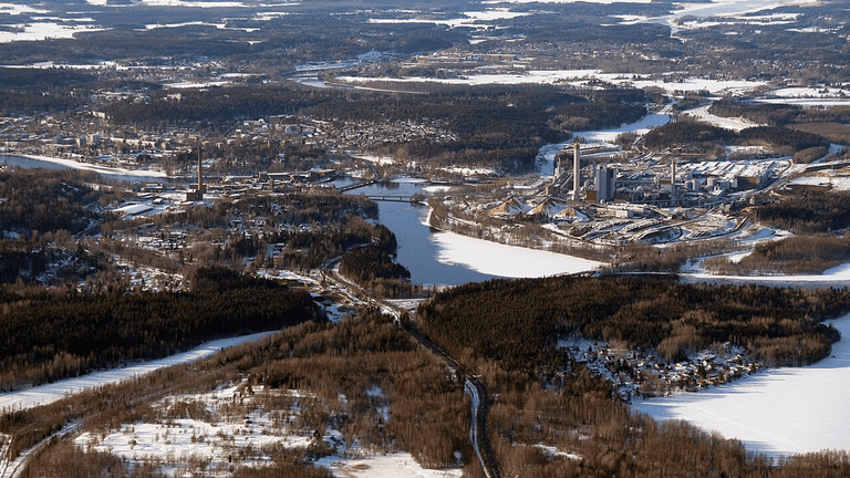 Datakeskukset hakevat Suomessa jo yli 800 työntekijää