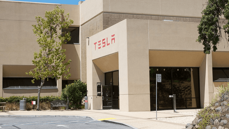 Tesla pyysi 5 000 robottitaksia, sai 10 – nyt 5 000
